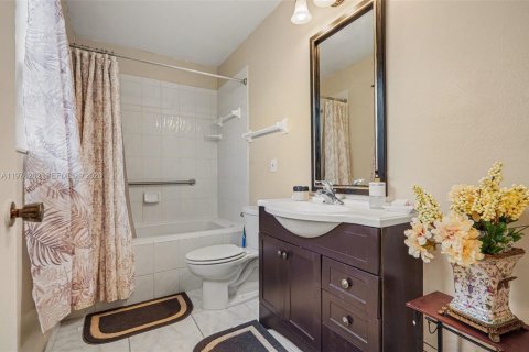 House in Palm Bay, Florida 3 bedrooms № 2043115 - photo 24