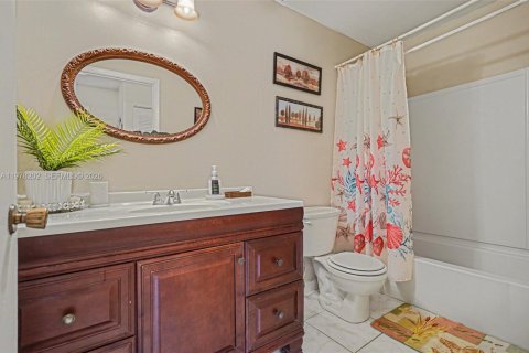 House in Palm Bay, Florida 3 bedrooms № 2043115 - photo 23