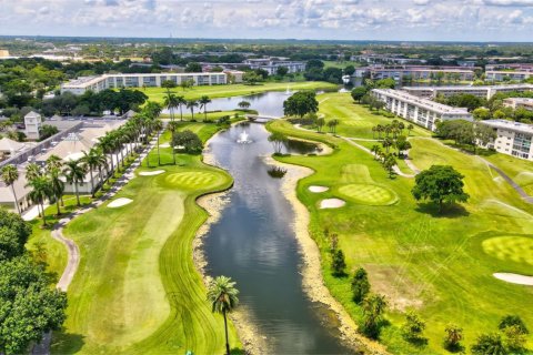 Condo in Coconut Creek, Florida, 2 bedrooms  № 1229133 - photo 1
