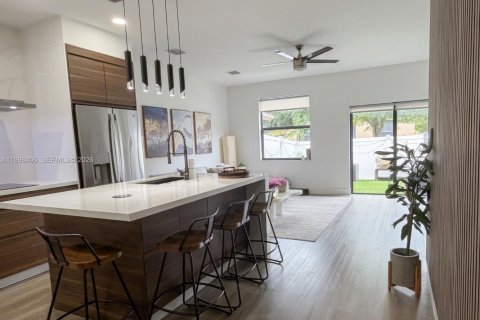 Снять в аренду таунхаус в Хайалиа, Флорида 2 спальни, 132.11м2, № 2058739 - фото 2