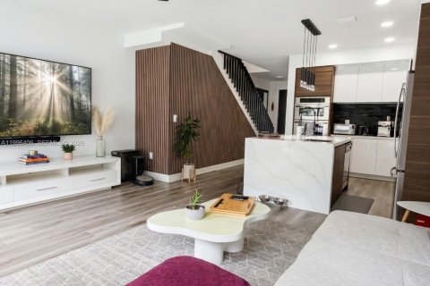 Снять в аренду таунхаус в Хайалиа, Флорида 2 спальни, 132.11м2, № 2058739 - фото 4