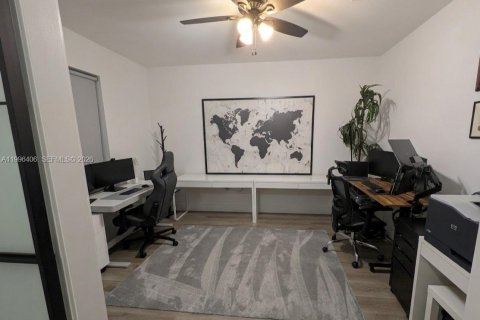 Снять в аренду таунхаус в Хайалиа, Флорида 2 спальни, 132.11м2, № 2058739 - фото 5