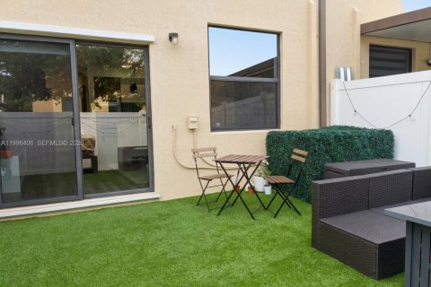 Снять в аренду таунхаус в Хайалиа, Флорида 2 спальни, 132.11м2, № 2058739 - фото 13