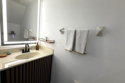 Снять в аренду таунхаус в Хайалиа, Флорида 2 спальни, 132.11м2, № 2058739 - фото 6