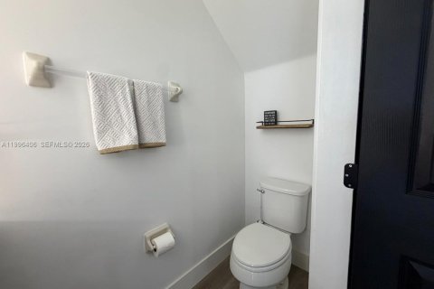 Снять в аренду таунхаус в Хайалиа, Флорида 2 спальни, 132.11м2, № 2058739 - фото 7