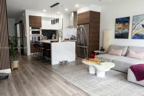 Снять в аренду таунхаус в Хайалиа, Флорида 2 спальни, 132.11м2, № 2058739 - фото 3