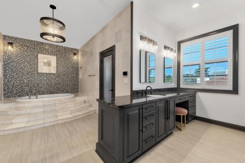 House in Fort Lauderdale, Florida 7 bedrooms, 472.5 sq.m. № 2083239 - photo 28