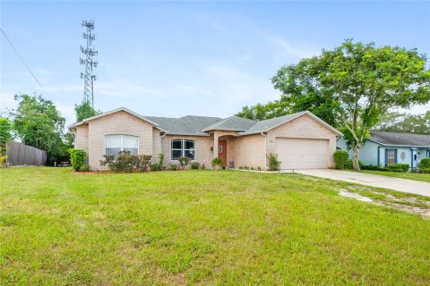 Villa ou maison à Deltona, Floride 4 chambres, 186.08 m2 № 2347778