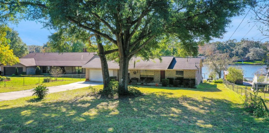 House in Green Cove Springs, Florida 3 bedrooms, 174.75 sq.m. № 879954