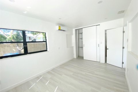 Villa ou maison à louer à North Miami Beach, Floride: 4 chambres, 111.76 m2 № 1965681 - photo 15