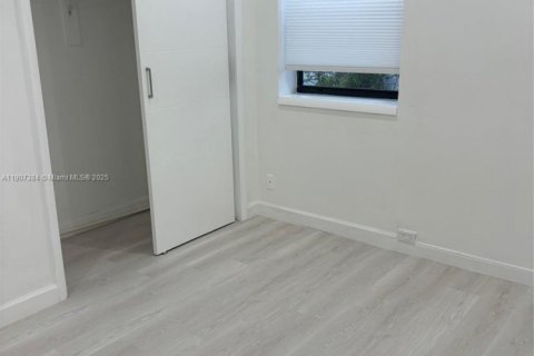 Villa ou maison à louer à North Miami Beach, Floride: 4 chambres, 111.76 m2 № 1965681 - photo 17