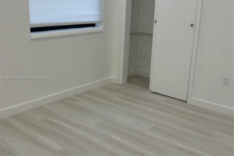 Villa ou maison à louer à North Miami Beach, Floride: 4 chambres, 111.76 m2 № 1965681 - photo 18