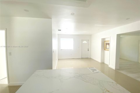 Villa ou maison à louer à North Miami Beach, Floride: 4 chambres, 111.76 m2 № 1965681 - photo 7