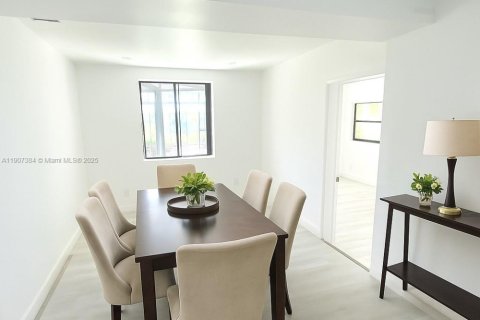 Villa ou maison à louer à North Miami Beach, Floride: 4 chambres, 111.76 m2 № 1965681 - photo 9
