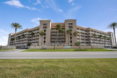 Condo in New Smyrna Beach, Florida, 2 bedrooms  № 1816873 - photo 1