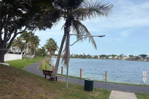 Купить виллу или дом в Катлер-Бей, Флорида 3 спальни, 108.32м2, № 1979982 - фото 21