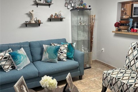 Дом в Катлер-Бей, Флорида 3 спальни, 108.32м2 № 1979982