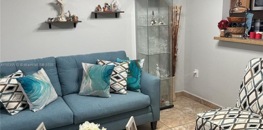 Дом в Катлер-Бей, Флорида 3 спальни, 108.32м2 № 1979982