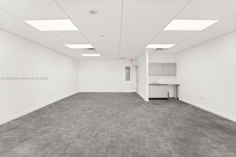 Commercial property in Aventura, Florida № 1958075 - photo 8