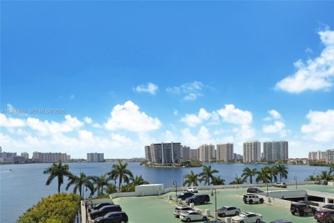 Купить кондоминиум в Авентура, Флорида 2 спальни, 126.44м2, № 2049074 - фото 15