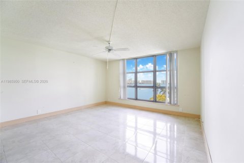 Купить кондоминиум в Авентура, Флорида 2 спальни, 126.44м2, № 2049074 - фото 7