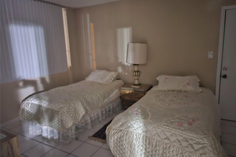 Condo in Miami Beach, Florida, 2 bedrooms  № 1222702 - photo 1