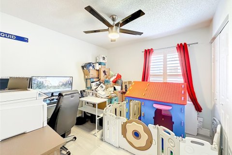 House in Miramar, Florida 4 bedrooms, 137.22 sq.m. № 2004111 - photo 24