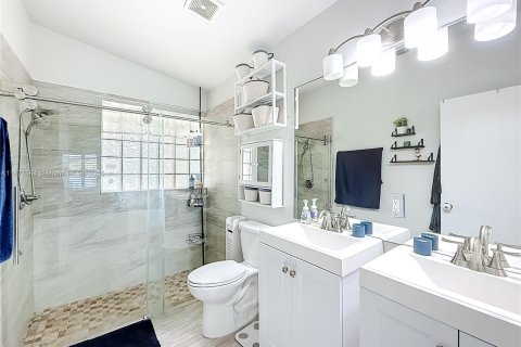 House in Miramar, Florida 4 bedrooms, 137.22 sq.m. № 2004111 - photo 18