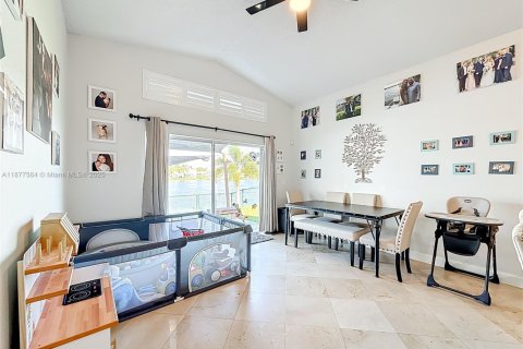 House in Miramar, Florida 4 bedrooms, 137.22 sq.m. № 2004111 - photo 13