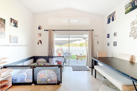 House in Miramar, Florida 4 bedrooms, 137.22 sq.m. № 2004111 - photo 15