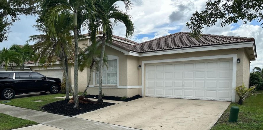 House in Miramar, Florida 4 bedrooms, 137.22 sq.m. № 2004111