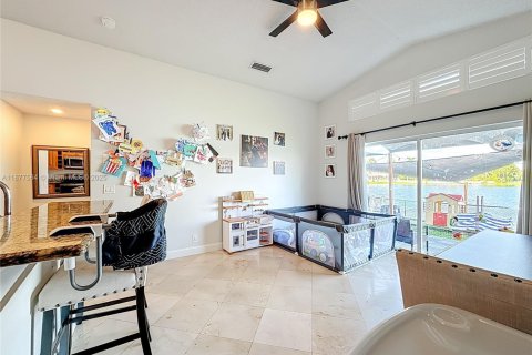 House in Miramar, Florida 4 bedrooms, 137.22 sq.m. № 2004111 - photo 14