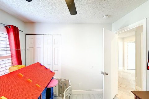 House in Miramar, Florida 4 bedrooms, 137.22 sq.m. № 2004111 - photo 26