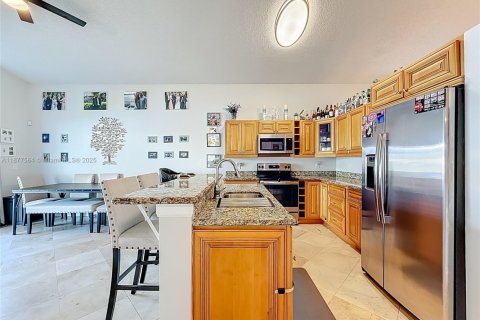 House in Miramar, Florida 4 bedrooms, 137.22 sq.m. № 2004111 - photo 9