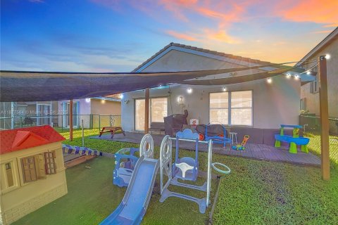 House in Miramar, Florida 4 bedrooms, 137.22 sq.m. № 2004111 - photo 30