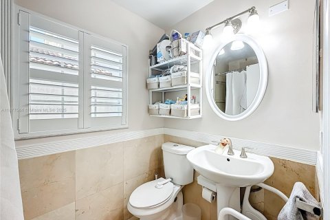 House in Miramar, Florida 4 bedrooms, 137.22 sq.m. № 2004111 - photo 23