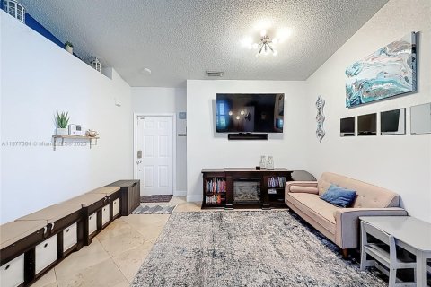 House in Miramar, Florida 4 bedrooms, 137.22 sq.m. № 2004111 - photo 8