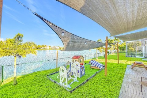 House in Miramar, Florida 4 bedrooms, 137.22 sq.m. № 2004111 - photo 2