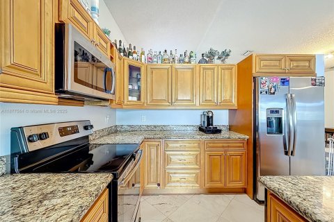 House in Miramar, Florida 4 bedrooms, 137.22 sq.m. № 2004111 - photo 10