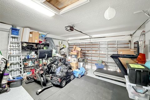 House in Miramar, Florida 4 bedrooms, 137.22 sq.m. № 2004111 - photo 29