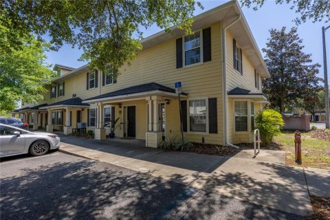 Condo in Gainesville, Florida, 2 bedrooms  № 1666046 - photo 1