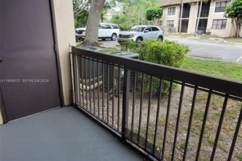 Condo in Pompano Beach, Florida, 1 bedroom  № 2061782 - photo 30