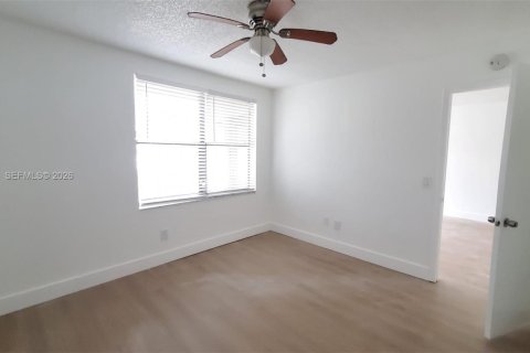 Condo in Pompano Beach, Florida, 1 bedroom  № 2061782 - photo 10