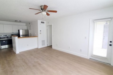 Condo in Pompano Beach, Florida, 1 bedroom  № 2061782 - photo 4