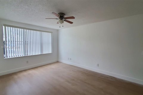 Condo in Pompano Beach, Florida, 1 bedroom  № 2061782 - photo 24
