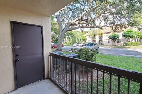 Condo in Pompano Beach, Florida, 1 bedroom  № 2061782 - photo 23