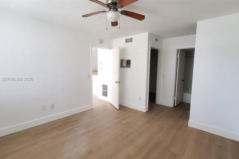 Condo in Pompano Beach, Florida, 1 bedroom  № 2061782 - photo 11