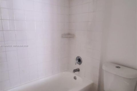 Condo in Pompano Beach, Florida, 1 bedroom  № 2061782 - photo 13