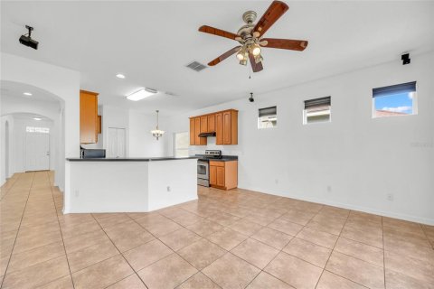 House in Orlando, Florida 3 bedrooms, 164.07 sq.m. № 2104526 - photo 13
