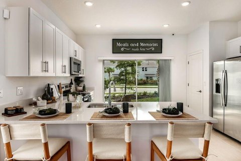 Townhouse in Sarasota, Florida 2 bedrooms, 111.95 sq.m. № 2096463 - photo 2